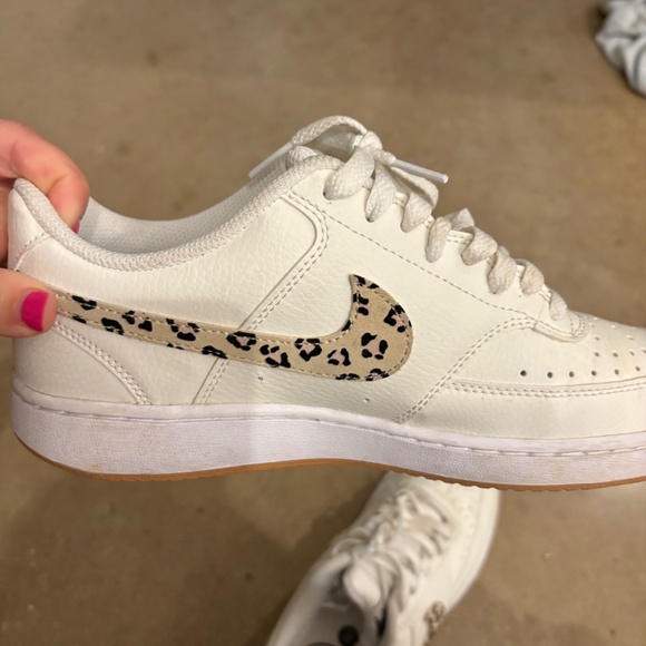 Nikes with leopard - Picture 4 of 4